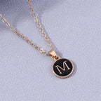 Collar con colgante negro inicial - letra 