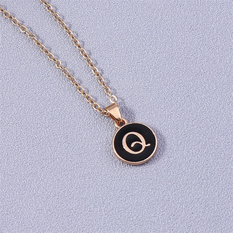 Collar con colgante negro inicial - letra 