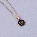 Collar con colgante negro inicial - letra 