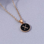 Collar con colgante negro inicial - letra 