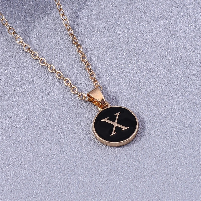 Collar con colgante negro inicial - letra 