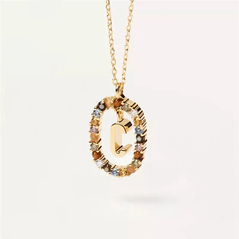 Collier avec pendentif ovale initiale c