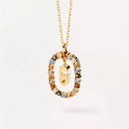 Collier avec pendentif ovale initiale g