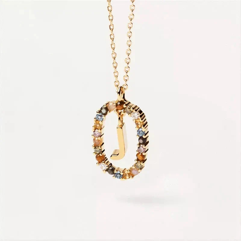 Collier avec pendentif ovale initiale j