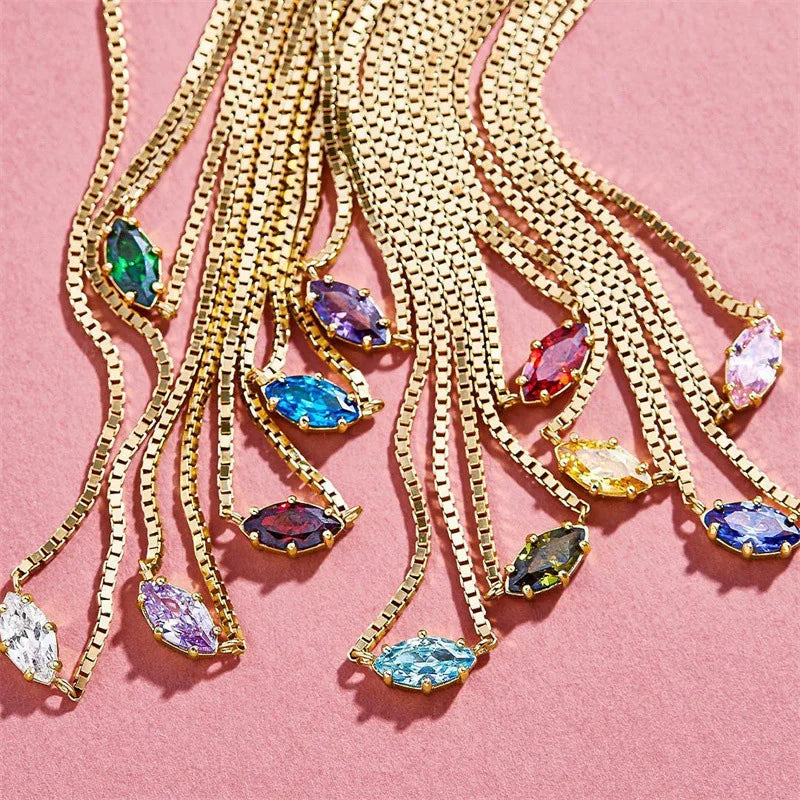 Collier avec pendentif pierre de naissance en forme d'oeil mars