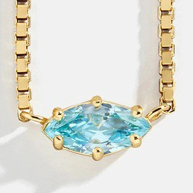 Collier avec pendentif pierre de naissance en forme d'oeil mars