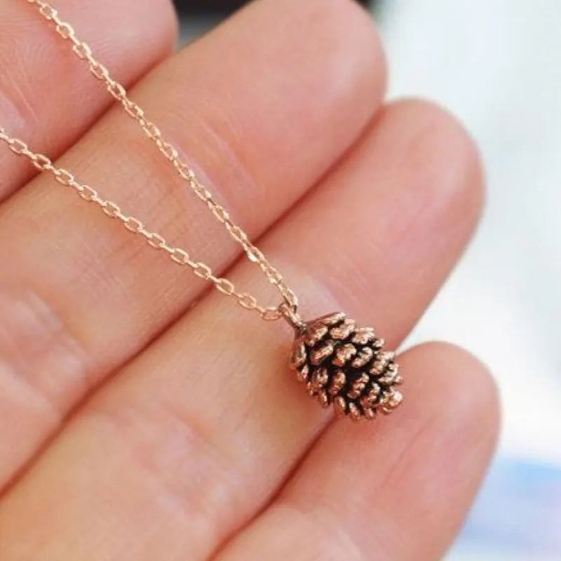 Collier avec Pendentif Pomme de Pin Femme or