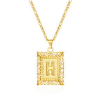 Collar con colgante rectangular con inicial - letra 