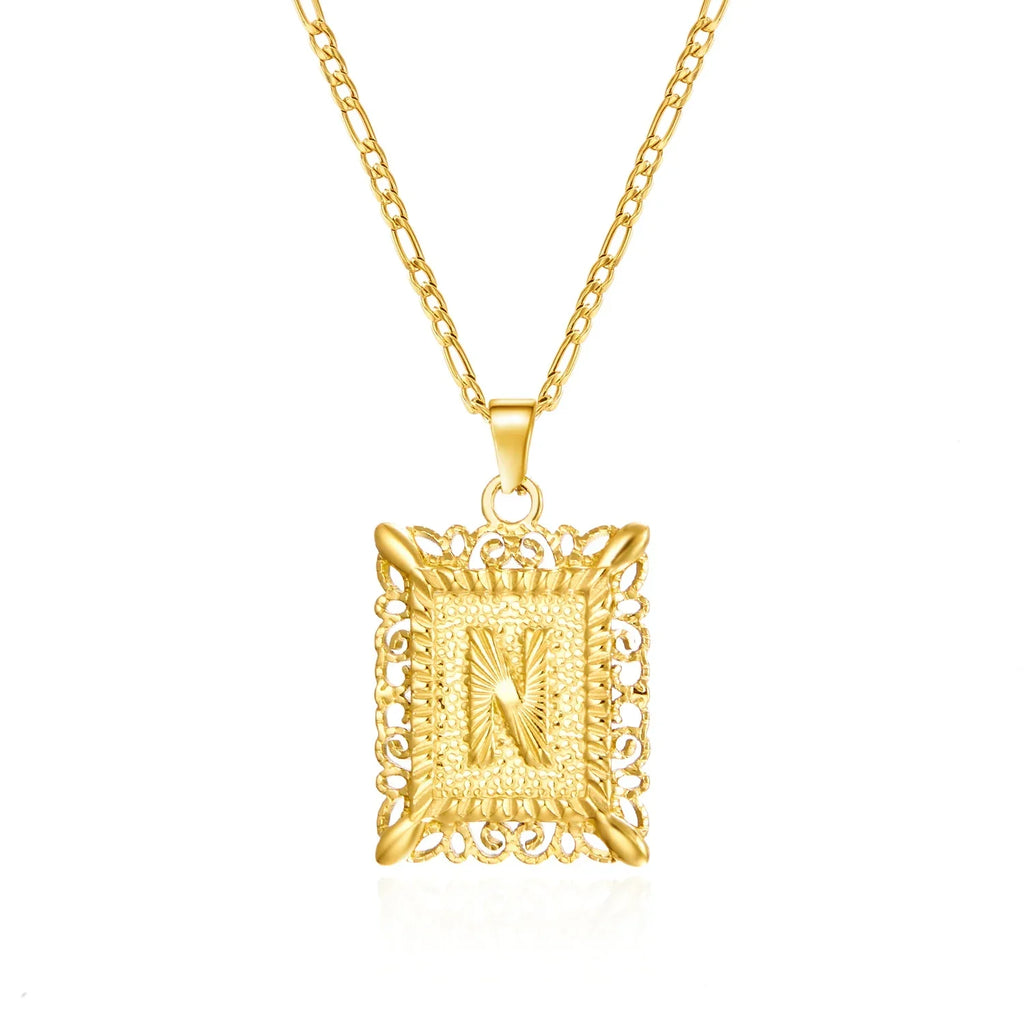 Collier avec pendentif rectangulaire initiale n