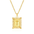 Collar con colgante rectangular con inicial - letra 