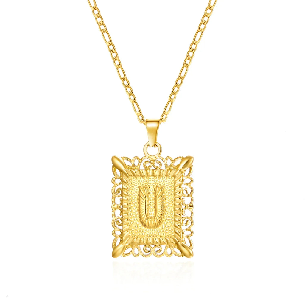 Collier avec pendentif rectangulaire initiale u
