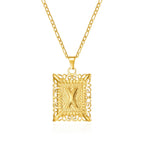Collar con colgante rectangular con inicial - letra 