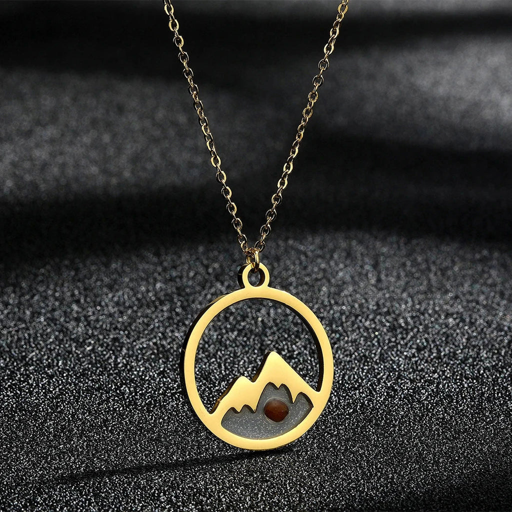 Necklace with Round Mountain and Seed Pendant gold