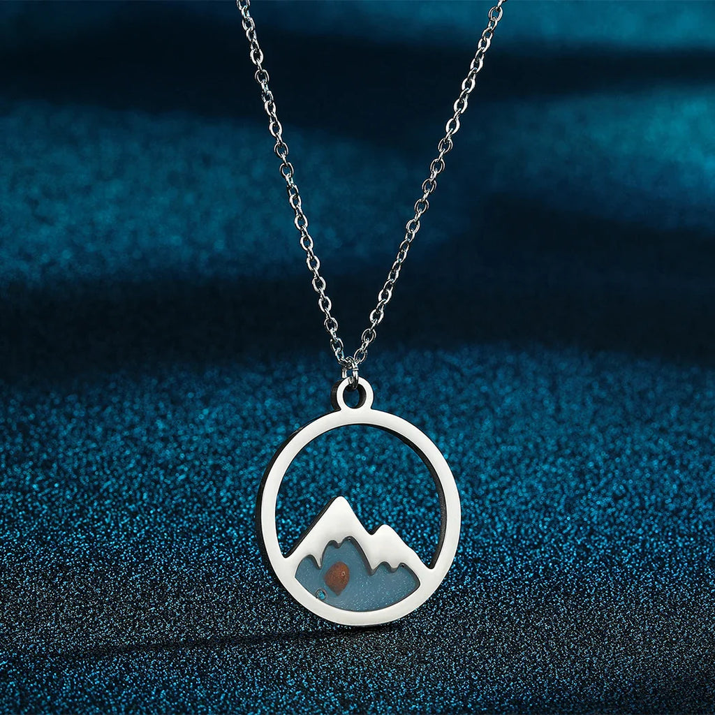 Necklace with Round Mountain and Seed Pendant silver