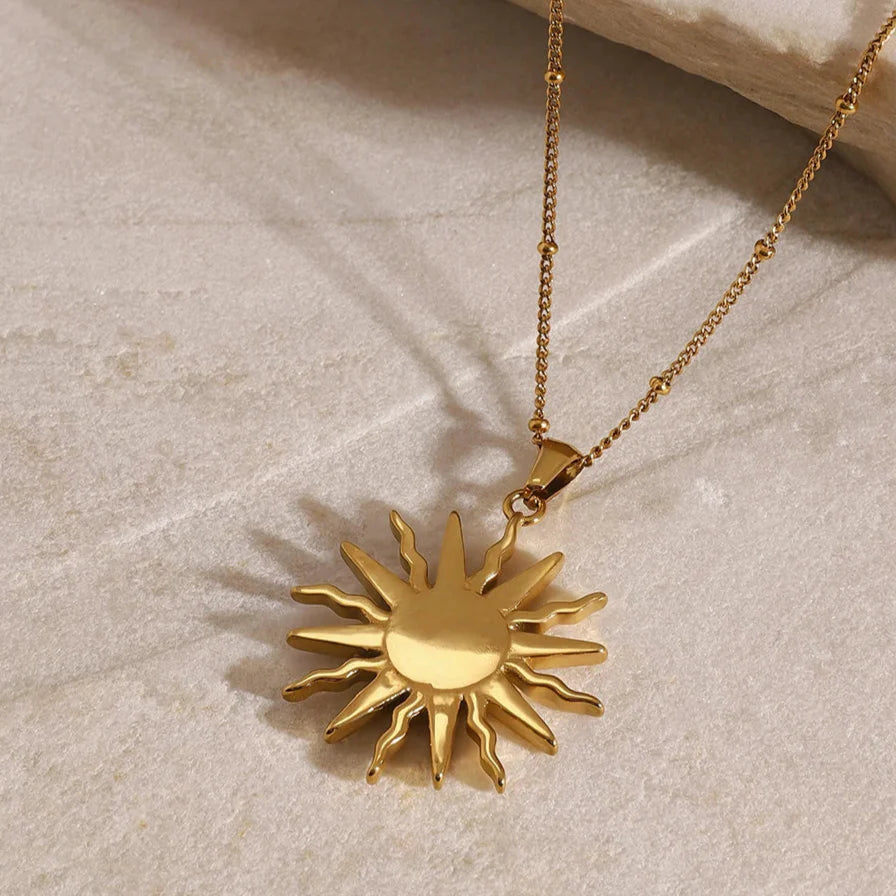 Collier avec Charmant Pendentif Soleil et Lune