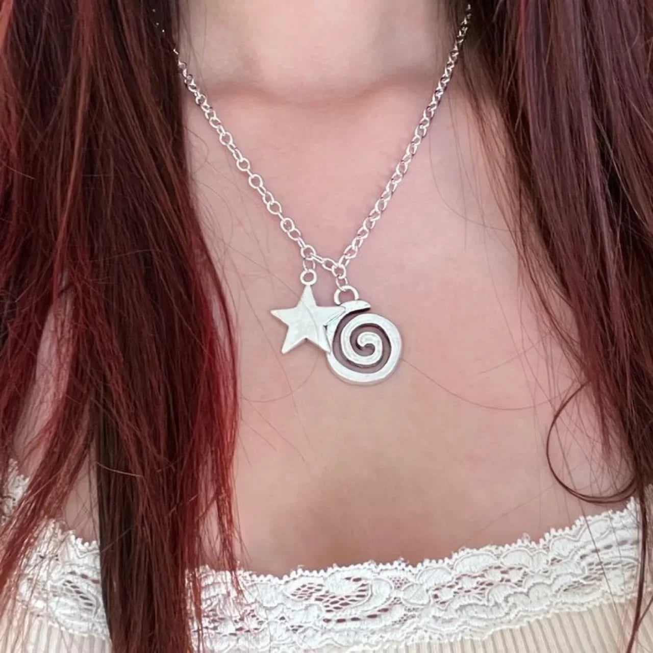 Collier avec pendentif spirale et petite étoile
