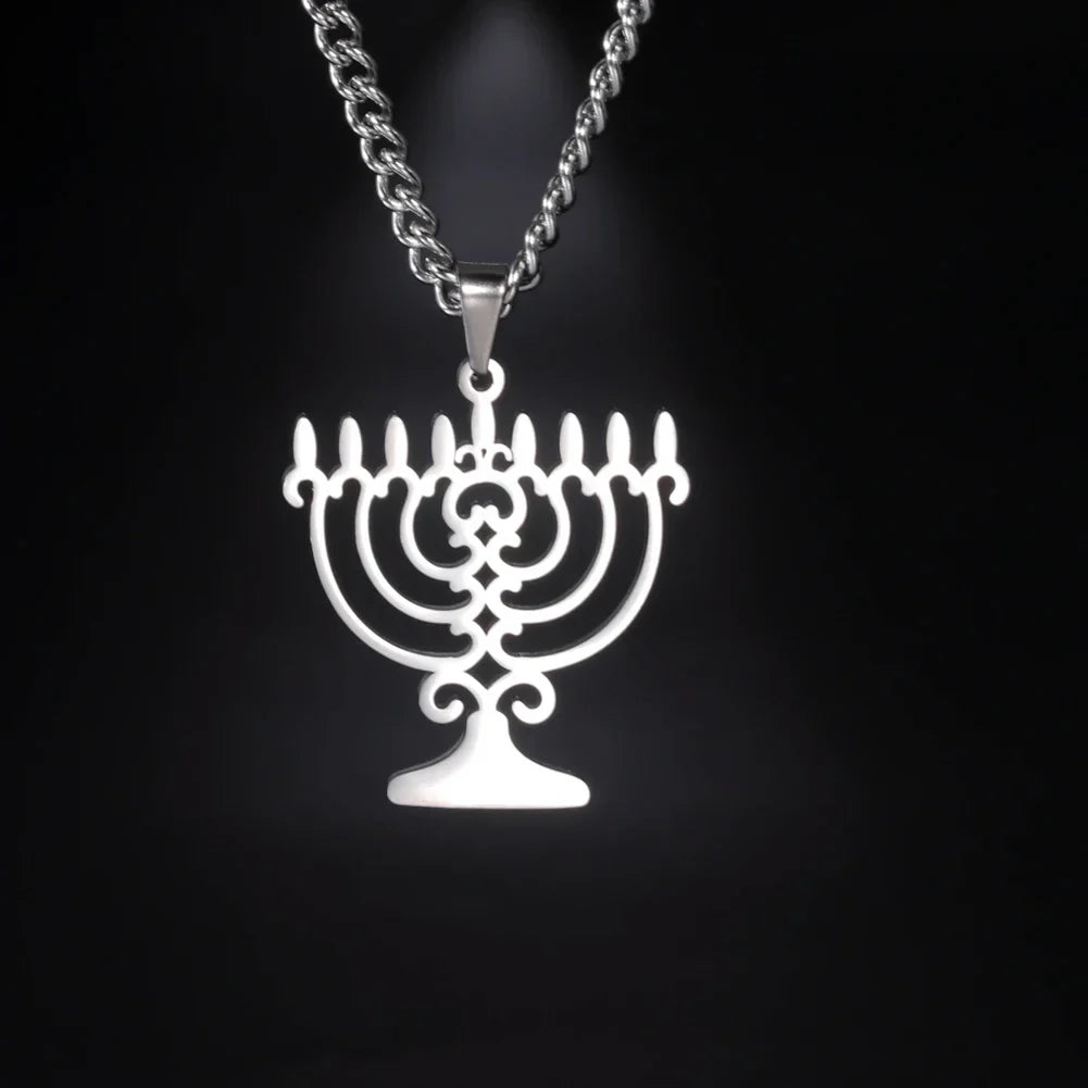 Collier avec pendentif symbolique juif Menorah