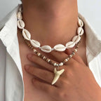 Lot de 2 colliers bohème coquillages et pendentif dent de requin blanc