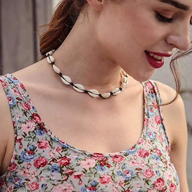 Collier coquillage cauri blanc noir
