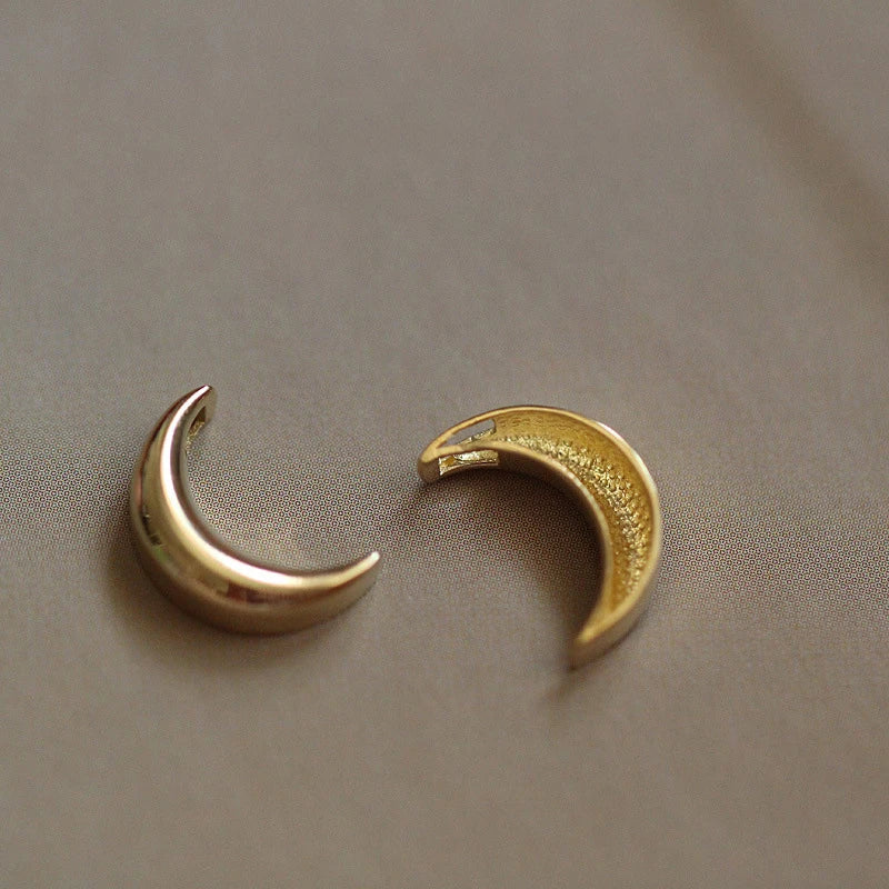 Collier Discret avec Pendentif Lune Femme or