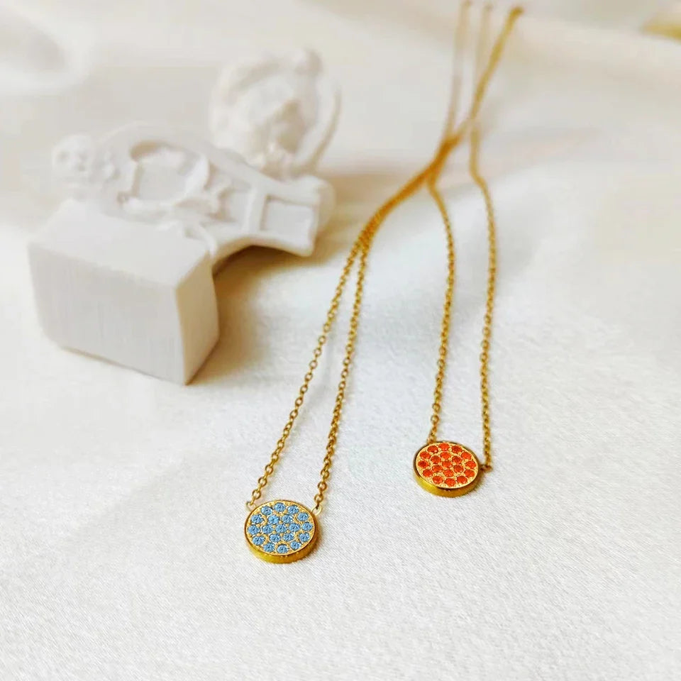 Collier et pendentif avec petite pierre de naissance ronde