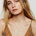 Collier femme avec pendentif initiale lettre et coeur