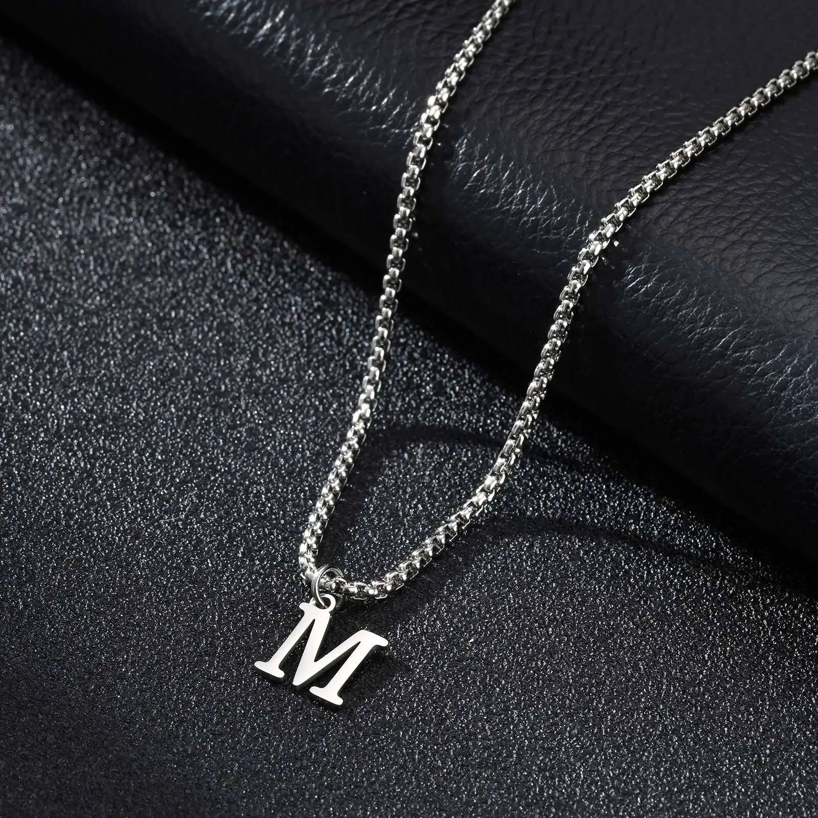 Collier homme avec pendentif initiale m