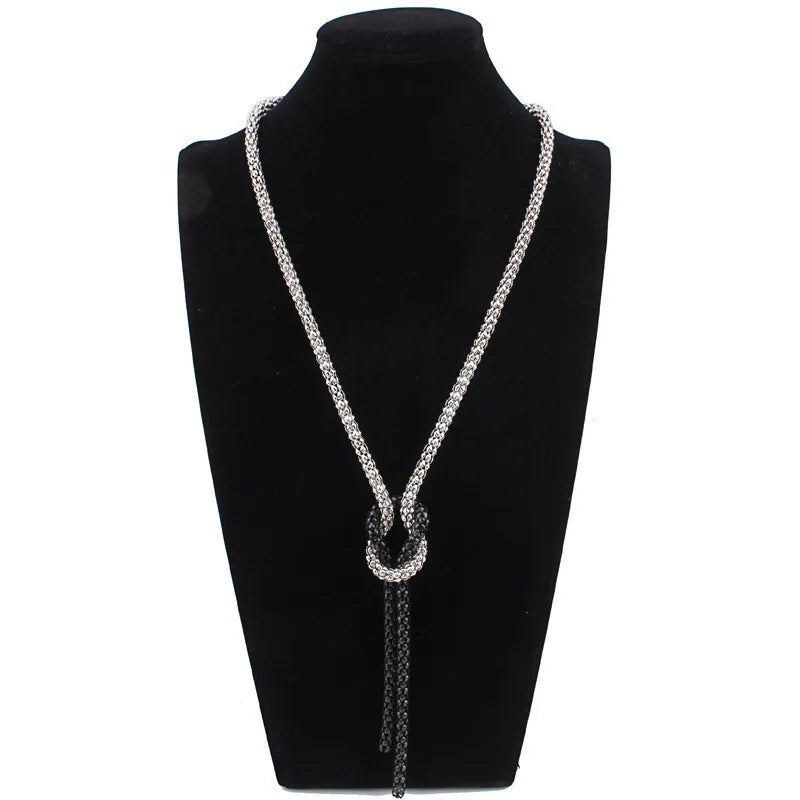 Long necklace with knot pendant