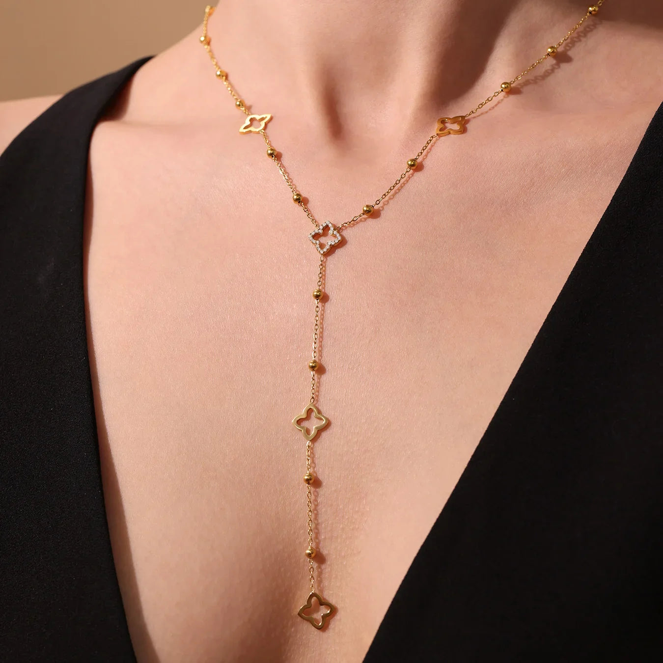 Collier Long avec Pendentifs Trèfle à 4 Feuilles et Zircon or