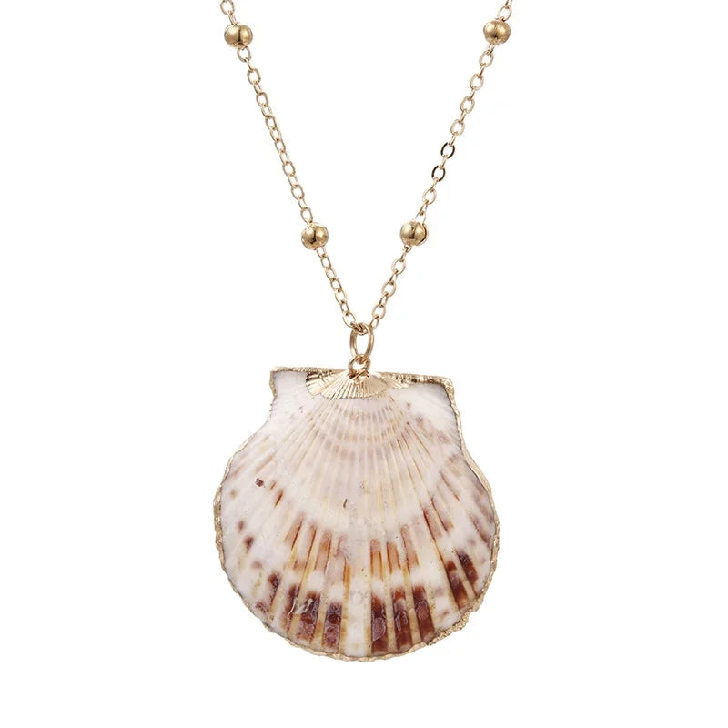 Pendant Necklace with Pretty Scallop Shell 2