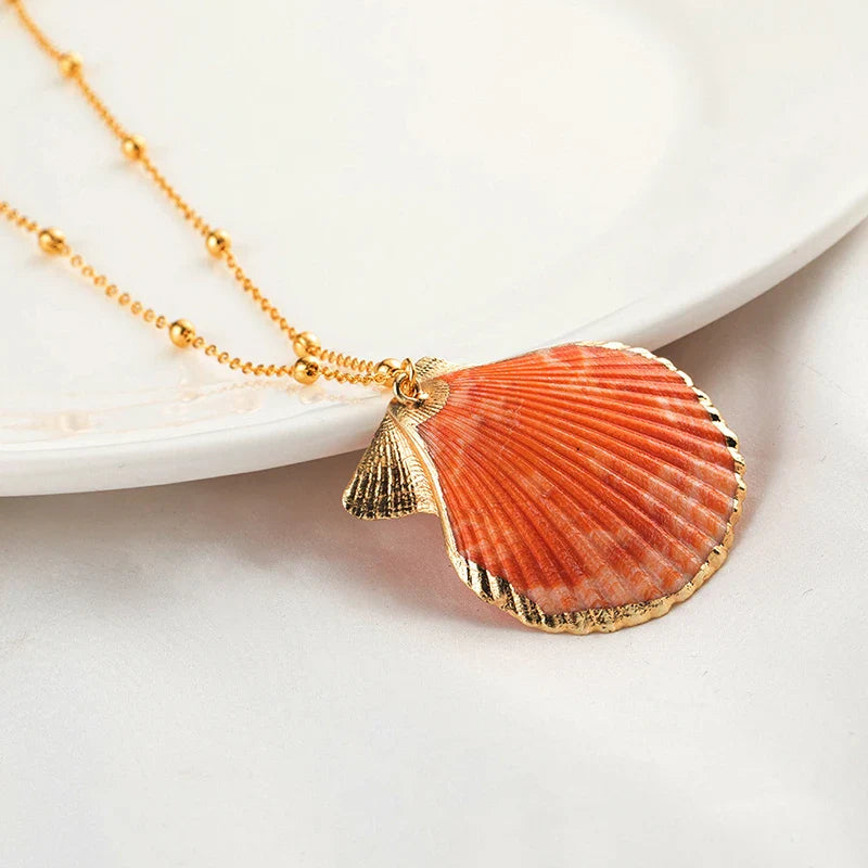Pendant Necklace with Pretty Scallop Shell 1