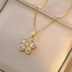 Collar Colgante Flor de 5 Pétalos en Circonio b