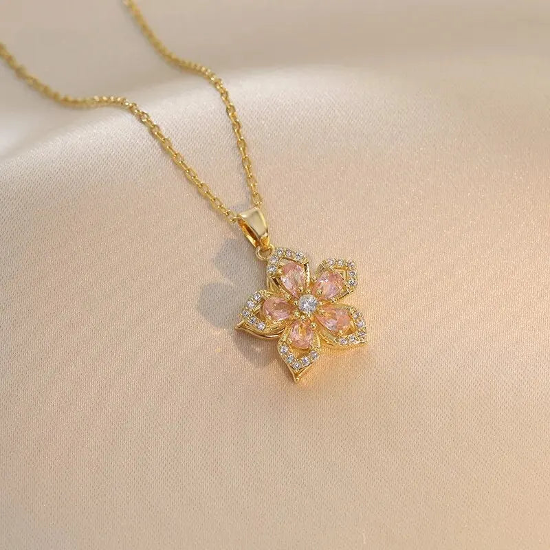 Collar Colgante Flor de 5 Pétalos en Circonio a