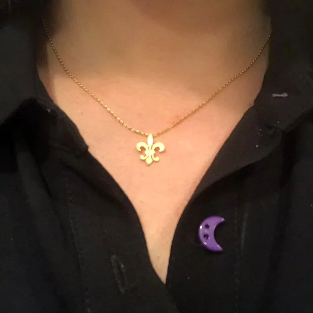 Men's and Women's Fleur de Lys Necklace & Pendant Gold