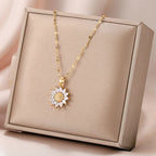 Daisy Flower Pendant Necklace