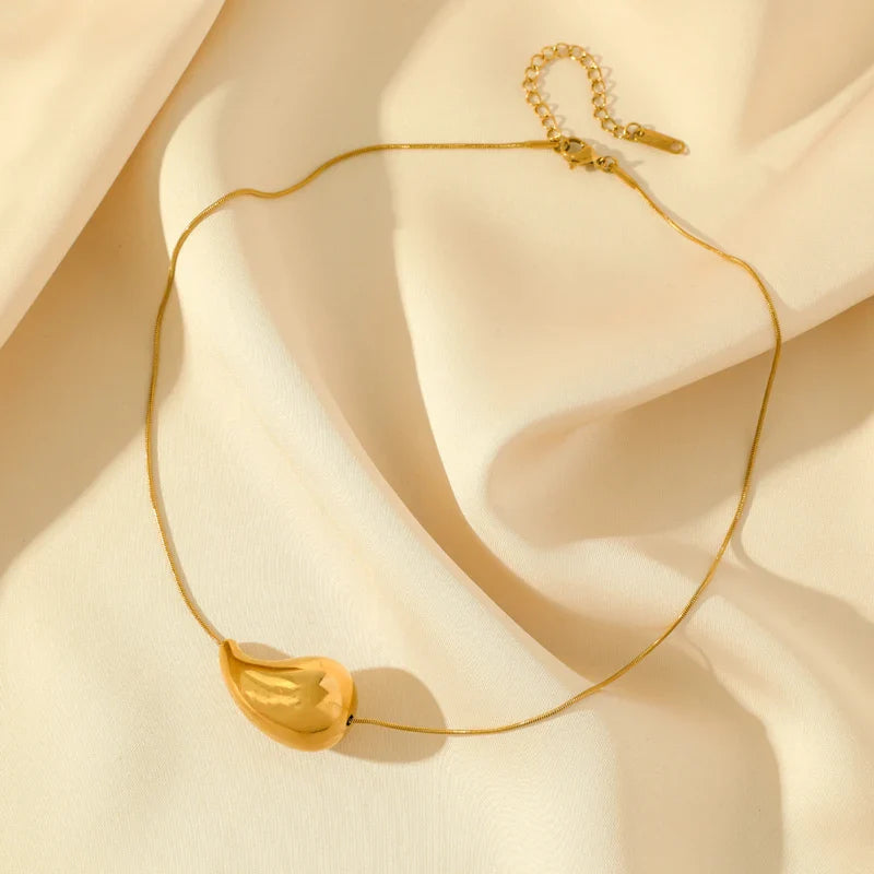 Gold Water Drop Pendant Necklace style 2