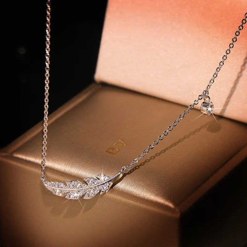 Collier plume scintillant pour femme