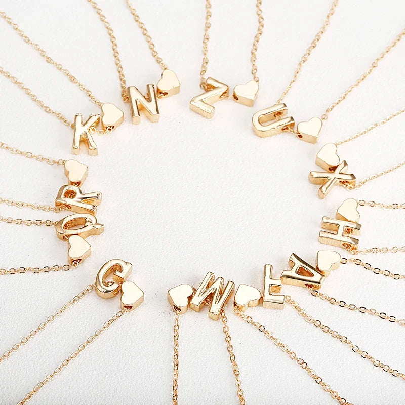 Collier femme avec pendentif initiale et coeur