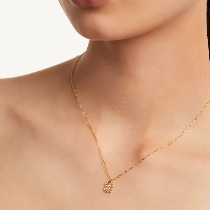 Collier femme avec pendentif hexagonale initiale 
