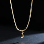 Collier ras de cou femme avec pendentif initiale j