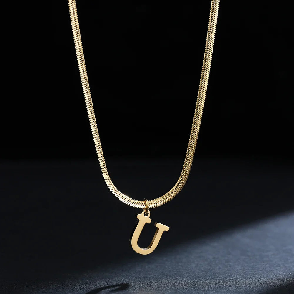 Collier ras de cou femme avec pendentif initiale u
