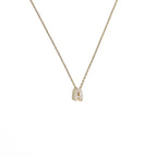 Collier ras de cou femme avec pendentif minimaliste initiale a