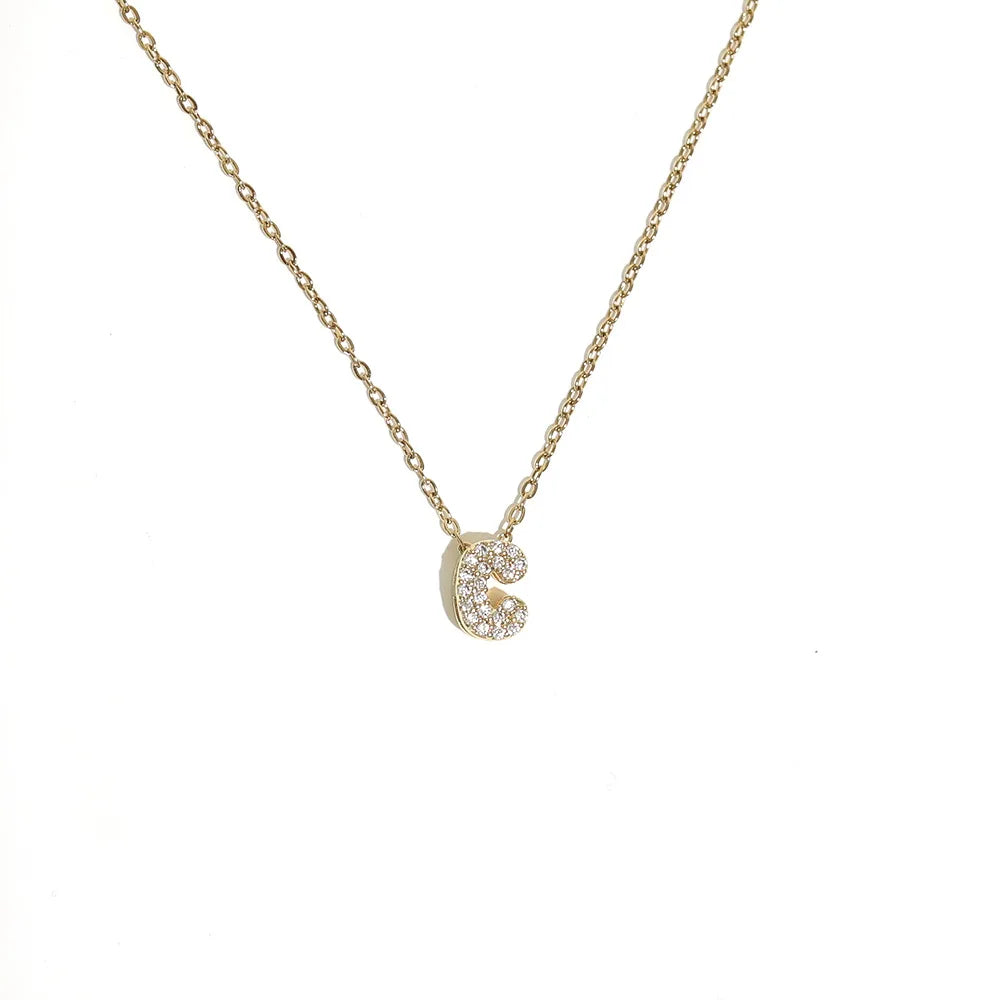 Collier ras de cou femme avec pendentif minimaliste initiale c
