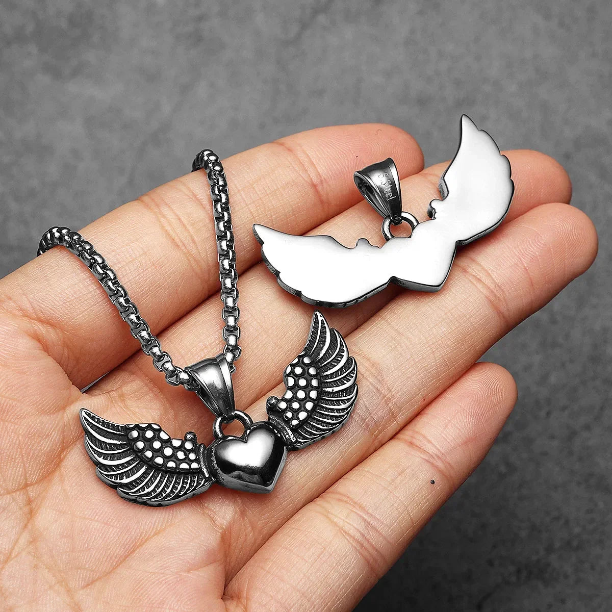 Collier homme avec pendentif coeur et ailes d'ange
