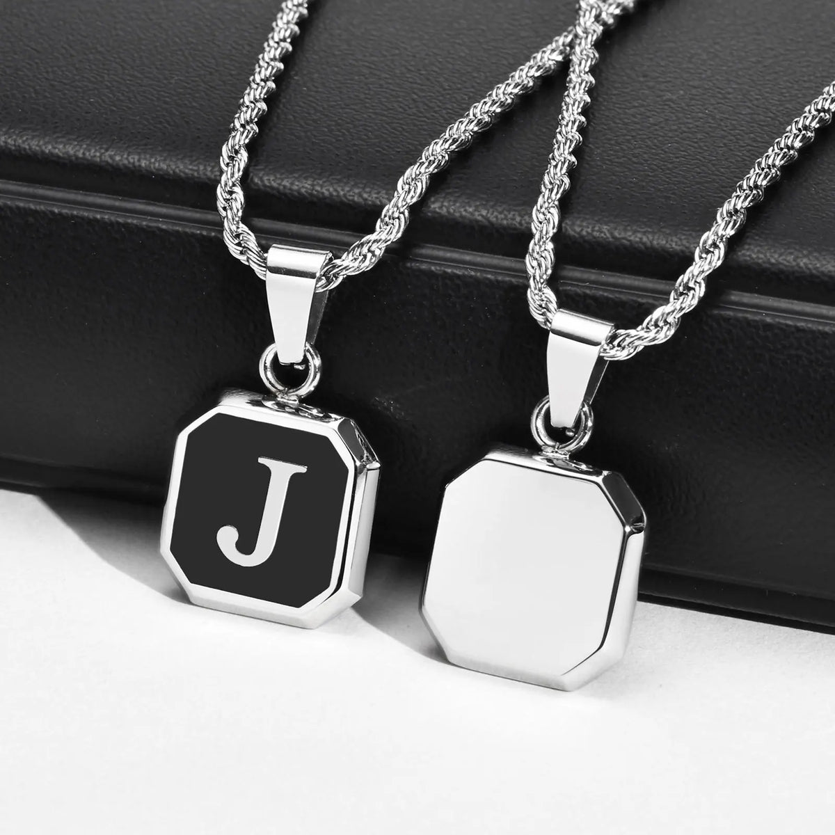 Collar para hombre con colgante hexagonal de inicial - letra 