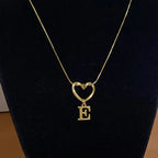Collier ras de cou avec pendentif initiale et coeur - lettre