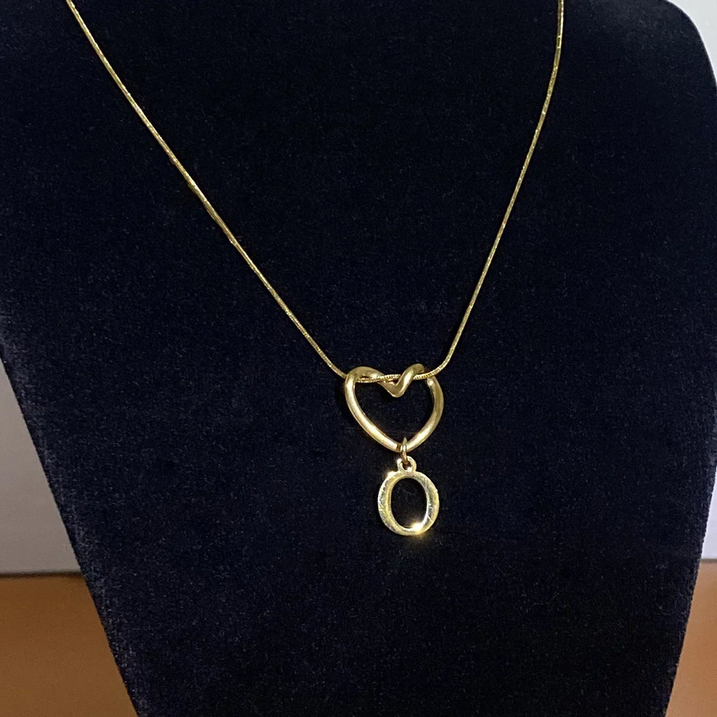Collier ras de cou avec pendentif initiale et coeur - lettre