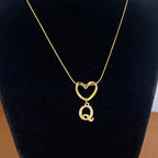 Collier ras de cou avec pendentif initiale et coeur - lettre