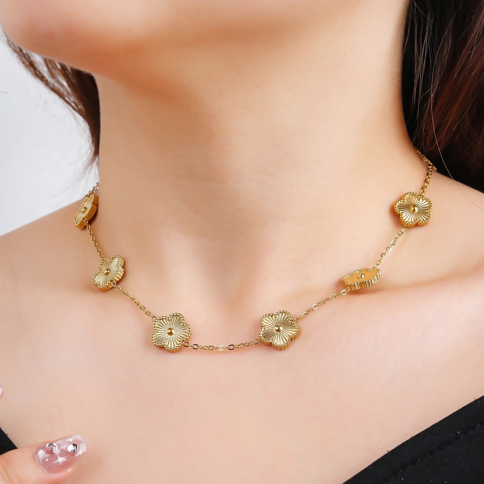 Collier Ras de Cou avec Pendentifs Trèfle à 5 Feuilles