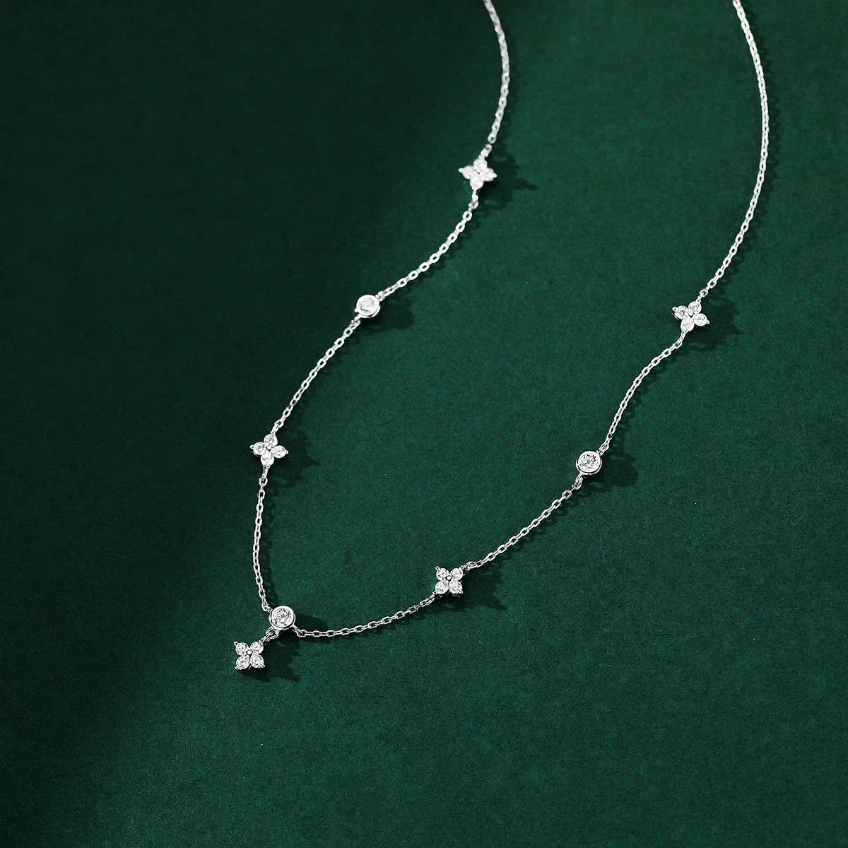 Collar Gargantilla Colgante Flor de Circonio plata